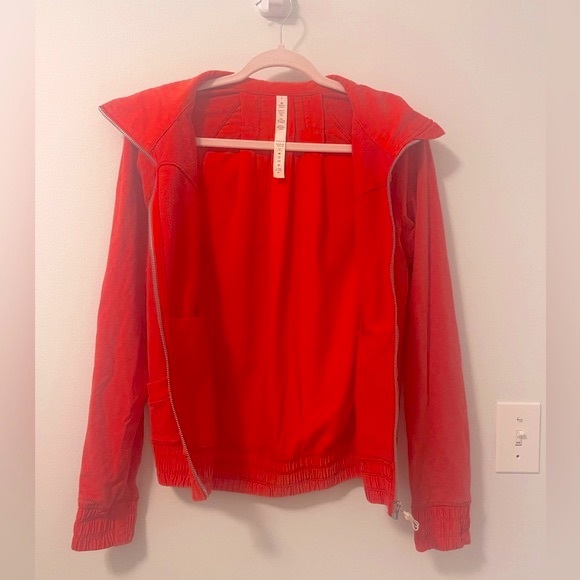 Lululemon Red High Neck Zip Contempo Jacket - like NEW - Size 4 - Picture 6 of 9